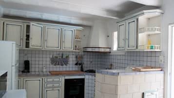 Køleskab, mikrobølgeovn, ovn, kogeplade