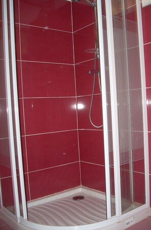 Shower, hair dryer, towels, soap - Pretty little house, ideal for a couple. (Santa-Maria-Siché)