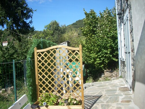 Coquette  petite maison ,Idéale pour un couple.