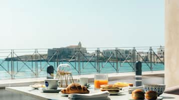 TĂ€gliches inbegriffenes FrĂŒhstĂŒcksbuffet