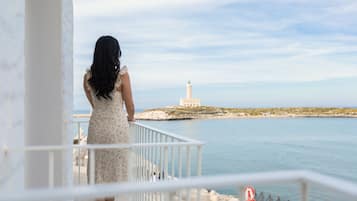 Tweepersoonskamer, uitzicht op zee | Luxe beddengoed, donzen dekbedden, een minibar, verduisterende gordijnen