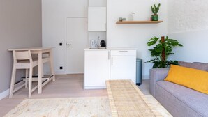 Apartment, 1 Queen Bed, Non Smoking | 1 bedroom, WiFi (free), bed sheets - Theater Square Apartments 49 (Antwerp)