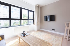 Apartment, 1 Queen Bed, Non Smoking | 1 bedroom, WiFi (free), bed sheets - Theater Square Apartments 49 (Antwerp)