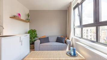 Apartment, 1 Queen Bed, Non Smoking | 1 bedroom, free WiFi, bed sheets