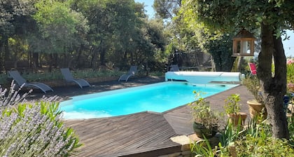 Belle villa familliale avec piscine coeur Garrigue calme proche village et mer