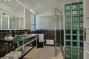 Bathtub, hair dryer - Buganvilia - Lovely 3 bedroom villa in Guia (Guia)