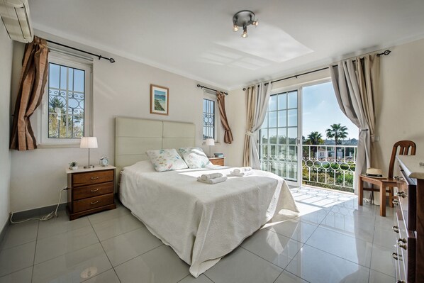 3 bedrooms, in-room safe, iron/ironing board, free WiFi