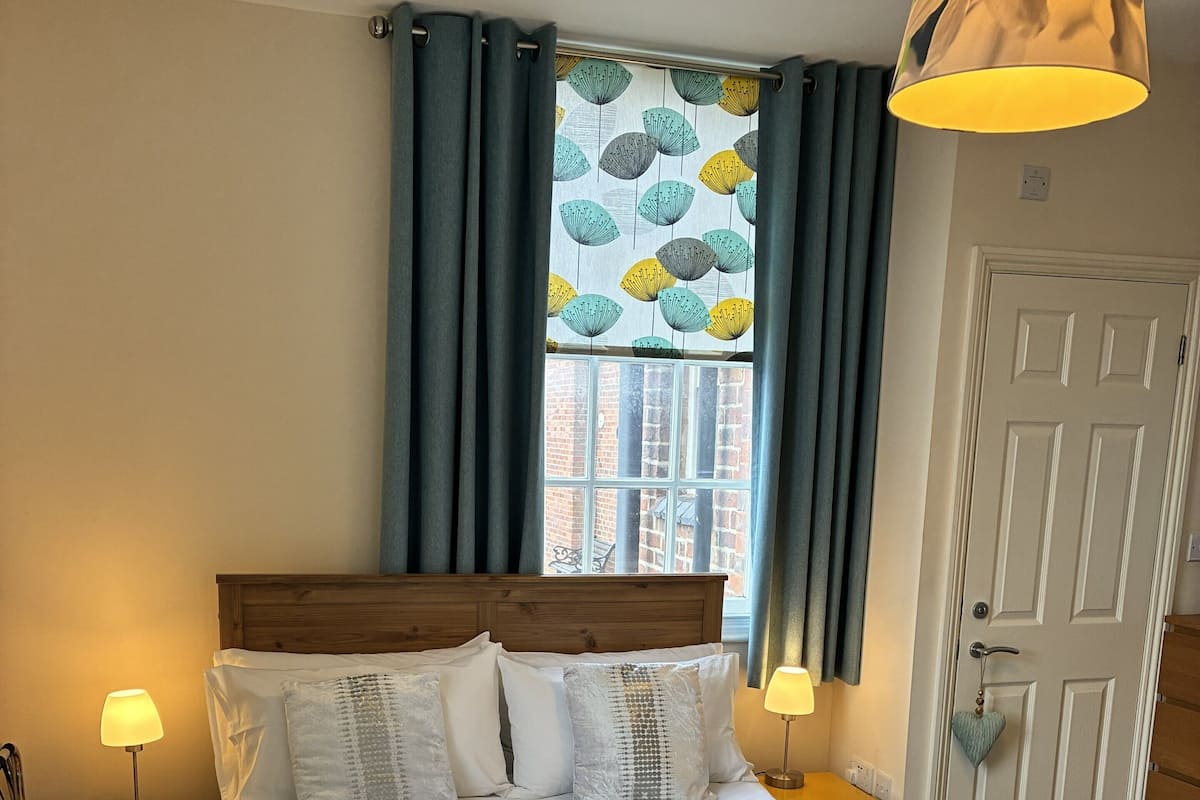 Suite de lujo, 1 habitación, para no fumadores | Decoración personalizada, muebles diferentes y escritorio