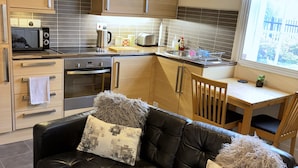 Luxury Suite, 1 Bedroom, Non Smoking | Private kitchen | Full-sized fridge, microwave, oven, stovetop - Peel House Apartments (Burton on Trent)
