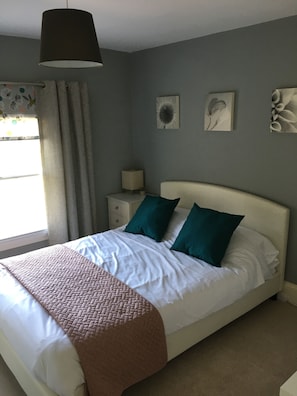 Luxury Apartment, 2 Bedrooms, Non Smoking | Individually decorated, individually furnished, desk, laptop workspace