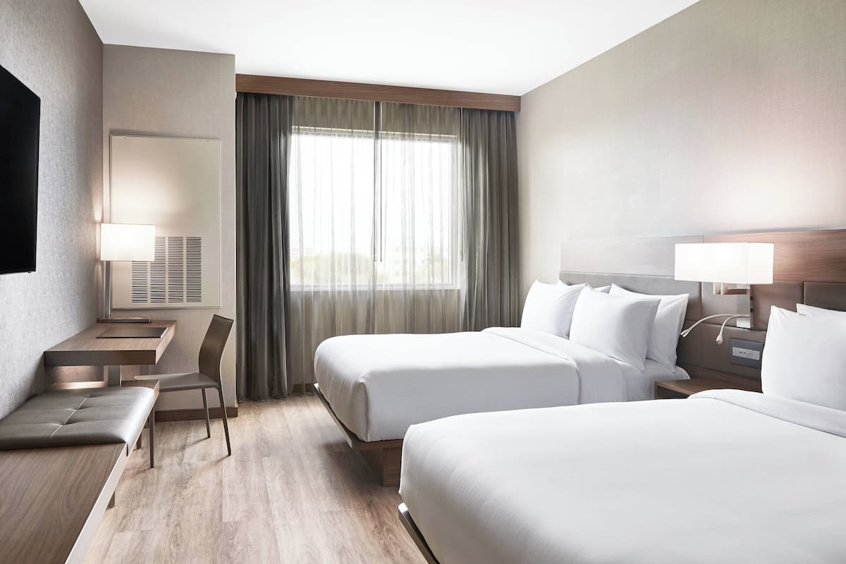 Hypo-allergenic bedding, in-room safe, desk, laptop workspace
