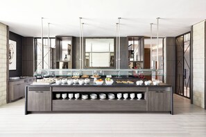 Daily buffet breakfast (USD 20.95 per person) - AC Hotel by Marriott Miami Airport West/Doral (Miami)