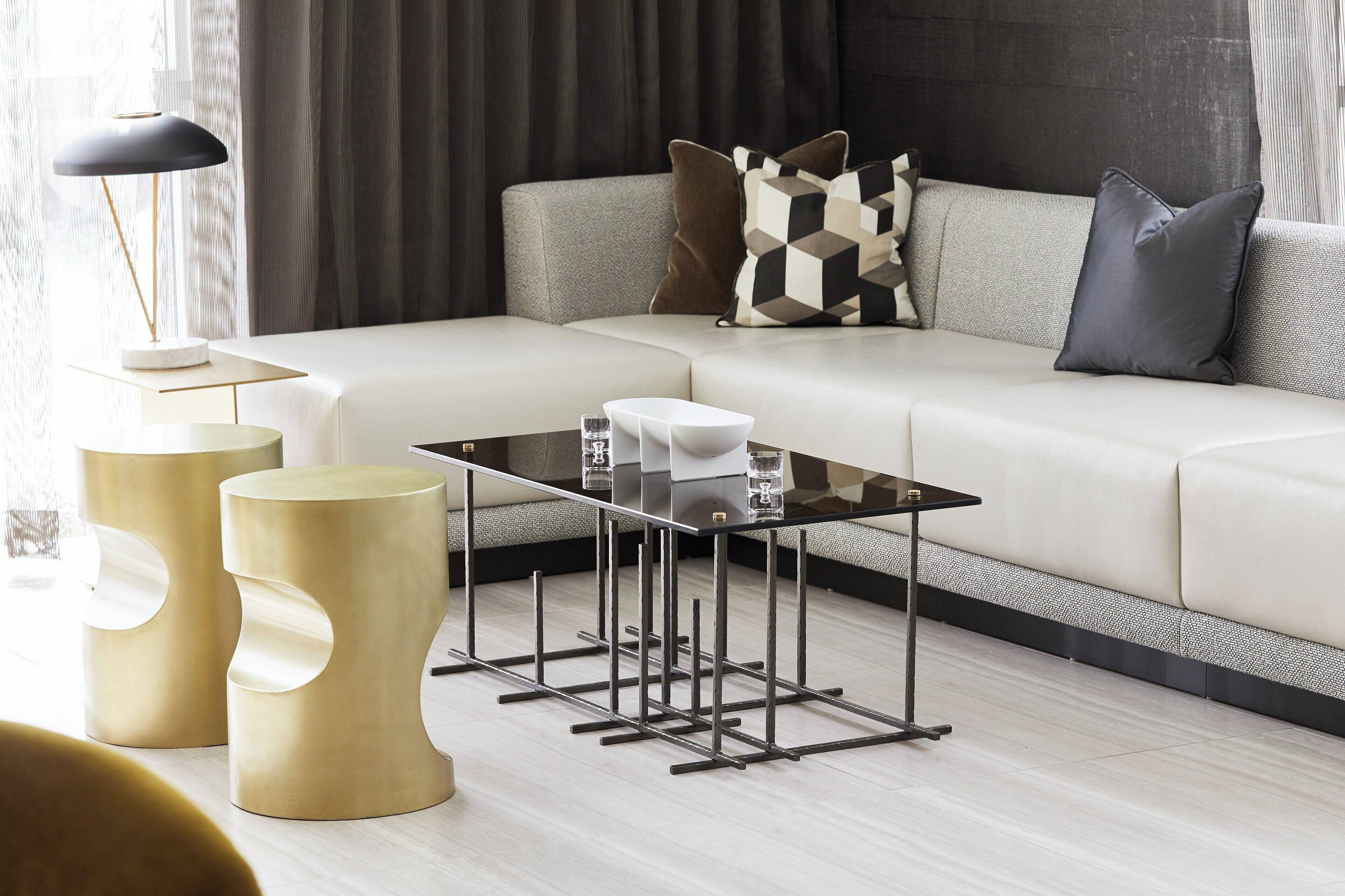 Lobby-lounge