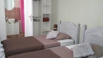 2 dormitorios, tabla de planchar con plancha, wifi y ropa de cama