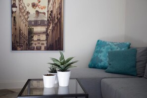 Apartment, 1 Queen Bed with Sofa bed, Non Smoking | Free WiFi, bed sheets