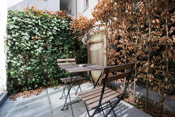 Apartment, 1 Queen Bed with Sofa bed, Non Smoking | Free WiFi, bed sheets