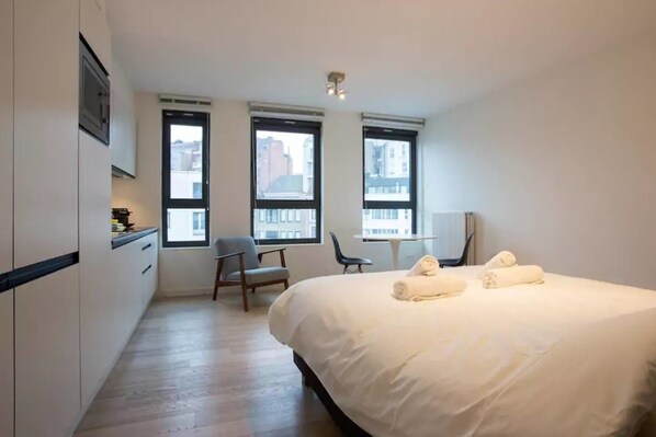 Studio, 1 Queen Bed, Non Smoking | Free WiFi, bed sheets - The Studio's 40 (Antwerp)