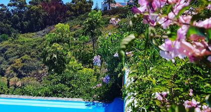 Ruhige Wohnung mit Panorama- und Meerblick, Pool, Terrasse, Grill und Parkplatz