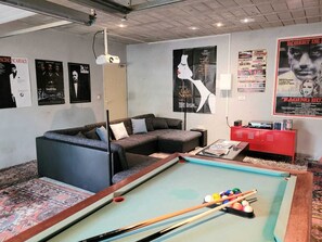Games room - *VILLA PINSOLLE* 12 persons, overlooking the GOLF, near the OCEAN (Soustons)