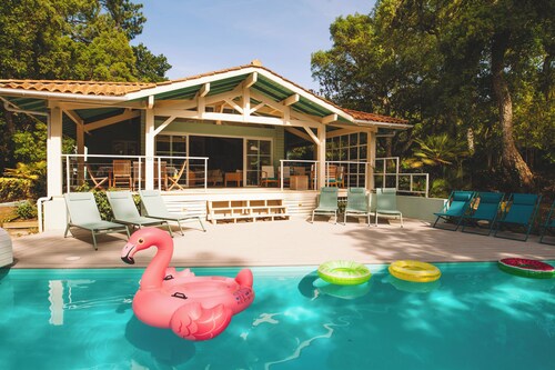 *VILLA PINSOLLE* 12 persons, overlooking the GOLF, near the OCEAN