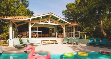 *VILLA PINSOLLE* 12 persons, overlooking the GOLF, near the OCEAN