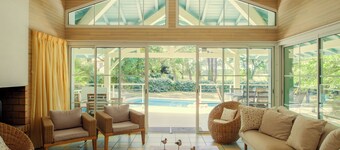 *VILLA PINSOLLE* 12 persons, overlooking the GOLF, near the OCEAN