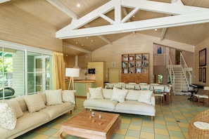 TV, fireplace, DVD player, stereo - *VILLA PINSOLLE* 12 persons, overlooking the GOLF, near the OCEAN (Soustons)