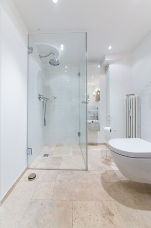 Hair dryer, towels - Romantic old town apartment in medieval Zons (Zons)