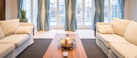 Apartment, 2 Schlafzimmer | Wohnbereich | Flachbildfernseher