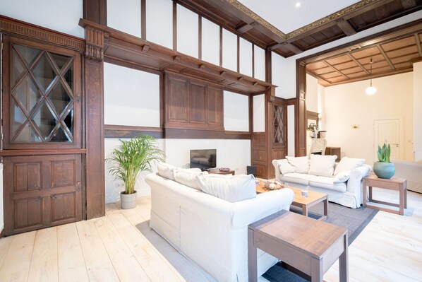 Apartment, 2 Bedrooms | Private kitchen | Fridge, microwave, oven, stovetop - Saint Pauls Suite 1 (Antwerp)