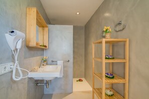 Bathtub, hair dryer, towels