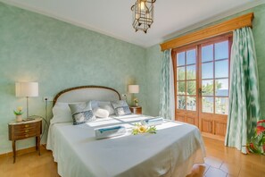 5 dormitorios, tabla de planchar con plancha, wifi gratis y ropa de cama