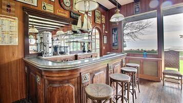 Bar (in der Unterkunft)