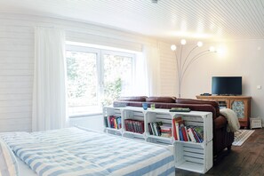 2 slaapkamers, een strijkplank/strijkijzer, reisbedje, gratis wifi