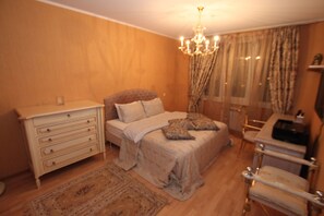 Apartment, Nichtraucher | 2 Schlafzimmer, Schreibtisch, Bügeleisen/Bügelbrett, Zustellbetten