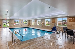 Indoor pool, sun loungers