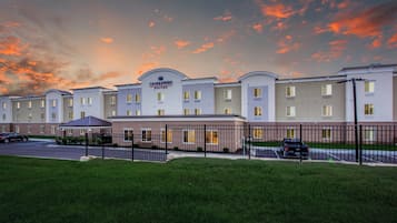 A hotel with a modern design, featuring a series of connected buildings with a flat roof and a prominent entrance.