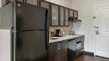 Studio Suite, 1 Queen Bed, Mobility Accessible (Mobility, Roll-In Shower) | In-room dining