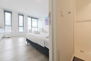 Studio, 1 giường cỡ queen, không hút thuốc | Truy cập Internet không dây miễn phí, bộ trải giường 