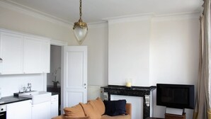 Unclassified image, 5 of 12, button - Grand American 12 (Antwerp)