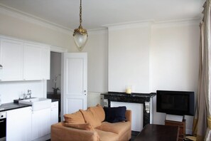 Apartment, 1 Queen Bed, Non Smoking | 1 bedroom, free WiFi, bed sheets - Grand American 12 (Antwerp)