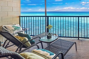 Property grounds - 3bd Oceanfront dream with A/C and whale watching (Lahaina)
