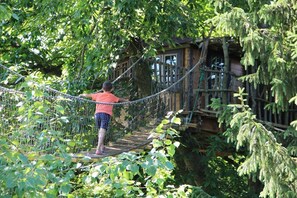 Property grounds - Ideal for 2 families (7-8 p.) Quiet, tree house, forest. 12% b/w. (Saint-Cyr-De-Salerne)