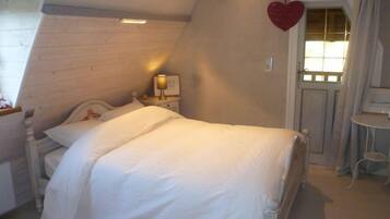 4 slaapkamers, een strijkplank/strijkijzer, reisbedje, wifi