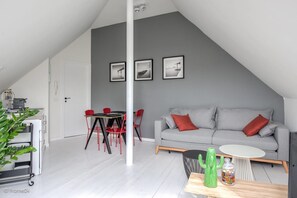Apartment, 1 Queen Bed, Non Smoking | 1 bedroom, free WiFi, bed sheets - Flatiron 33 (Antwerp)