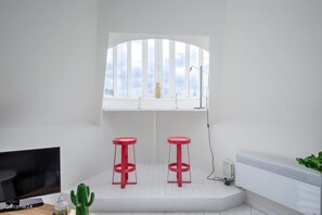Apartment, 1 Queen Bed, Non Smoking | 1 bedroom, free WiFi, bed sheets