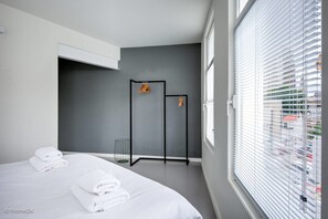 อพาร์ทเมนท์, เตียงควีนไซส์ 1 เตียง, ปลอดบุหรี่ | 1 ห้องนอน, Wi-Fi ฟรี, ผ้าปูที่นอน