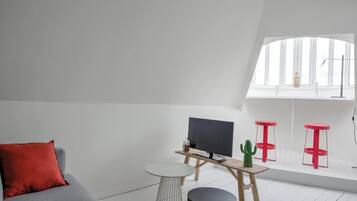 Apartment, 1 Queen Bed, Non Smoking | 1 bedroom, free WiFi, bed sheets