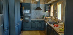 Refrigerador, microondas, horno, placa de cocina