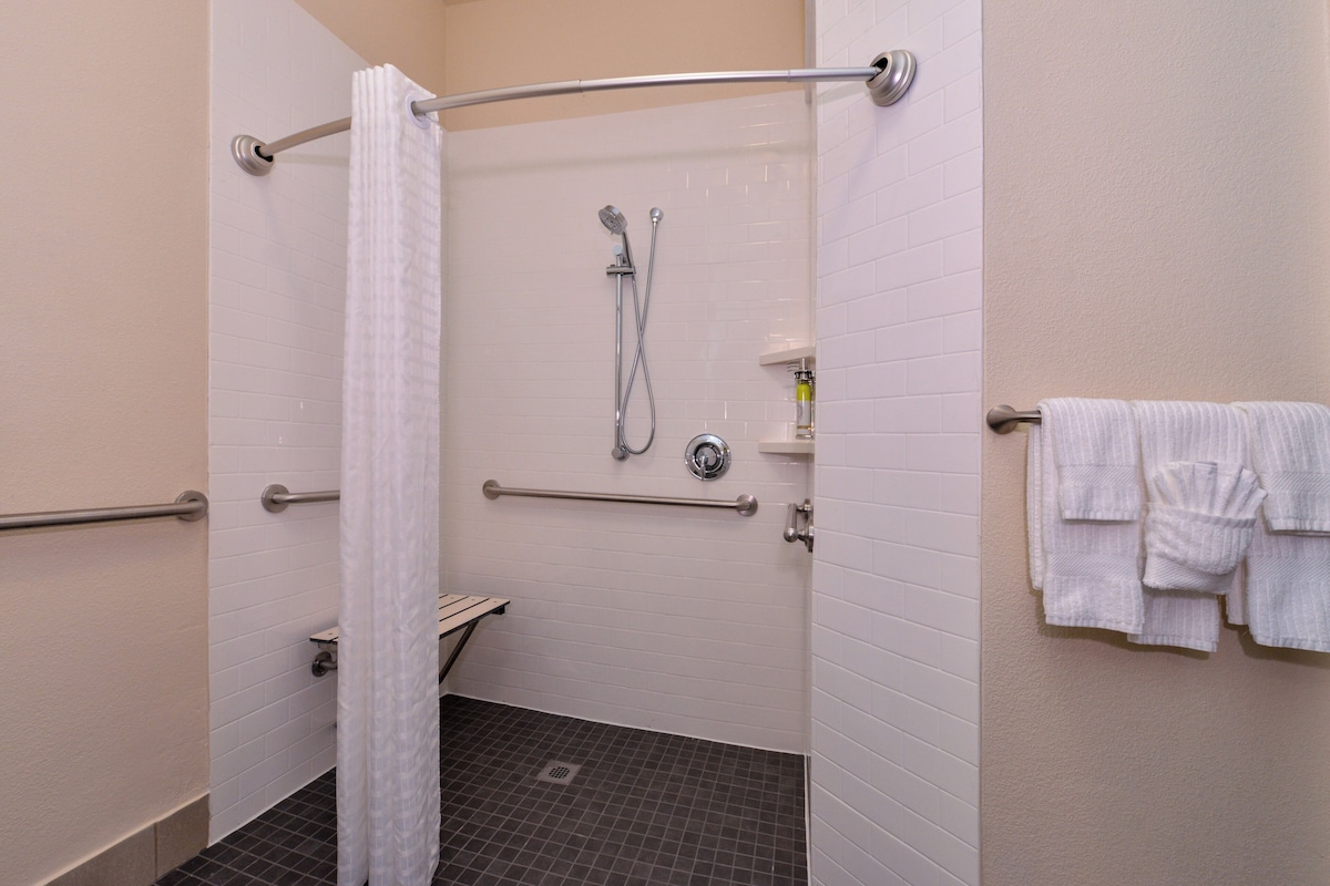 Studio Suite, 1 King Bed, Roll-in Shower (Comm) | Premium bedding, desk, blackout curtains, iron/ironing board